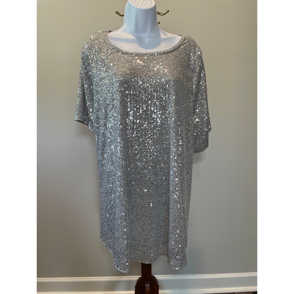 Torrid Silver Sequin Short Sleeve Top Size 4X NWT Handkerchief Hem